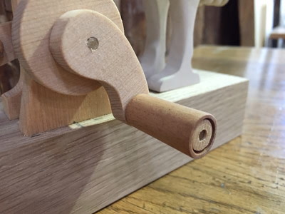 動くおもちゃ 木工教室で手作り家具体験 木材販売 カフェ 株 ウッドロード
